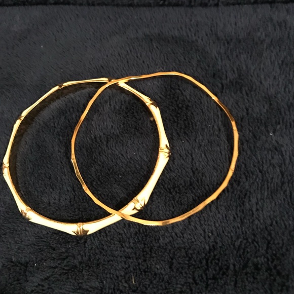 Jewelry - 🎈PRICE DROP🎈Set of 2 Thin Goldtone Bangles